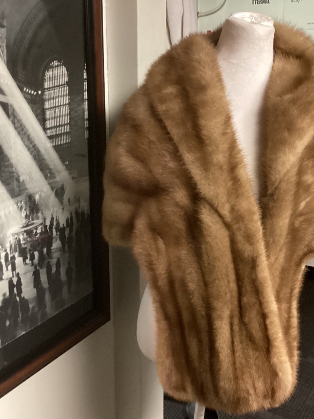 VINTAGE MINK STOLE METICULOUSLYSTORED. UNIQUE. LINED